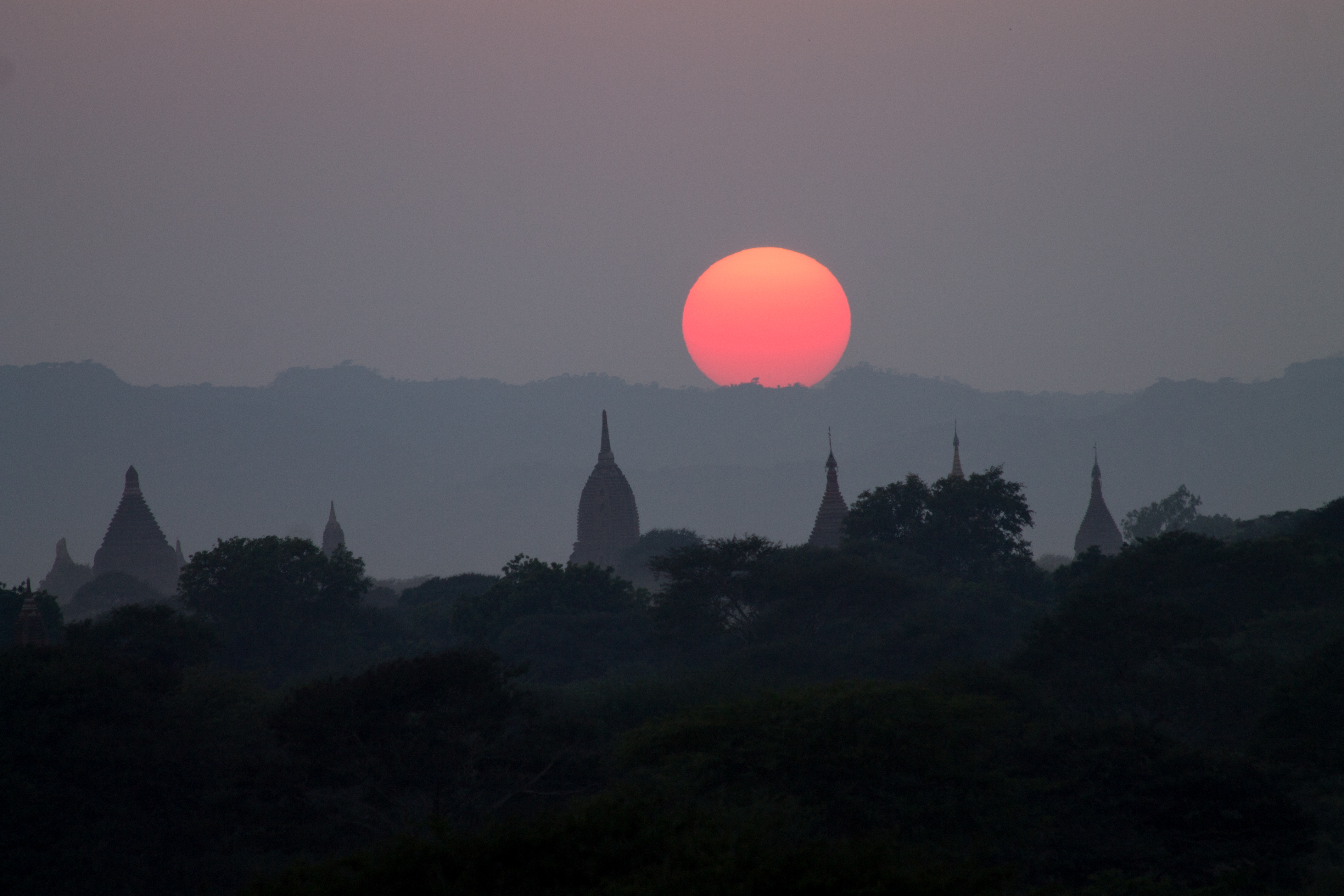 Gradient Sun over Bagan