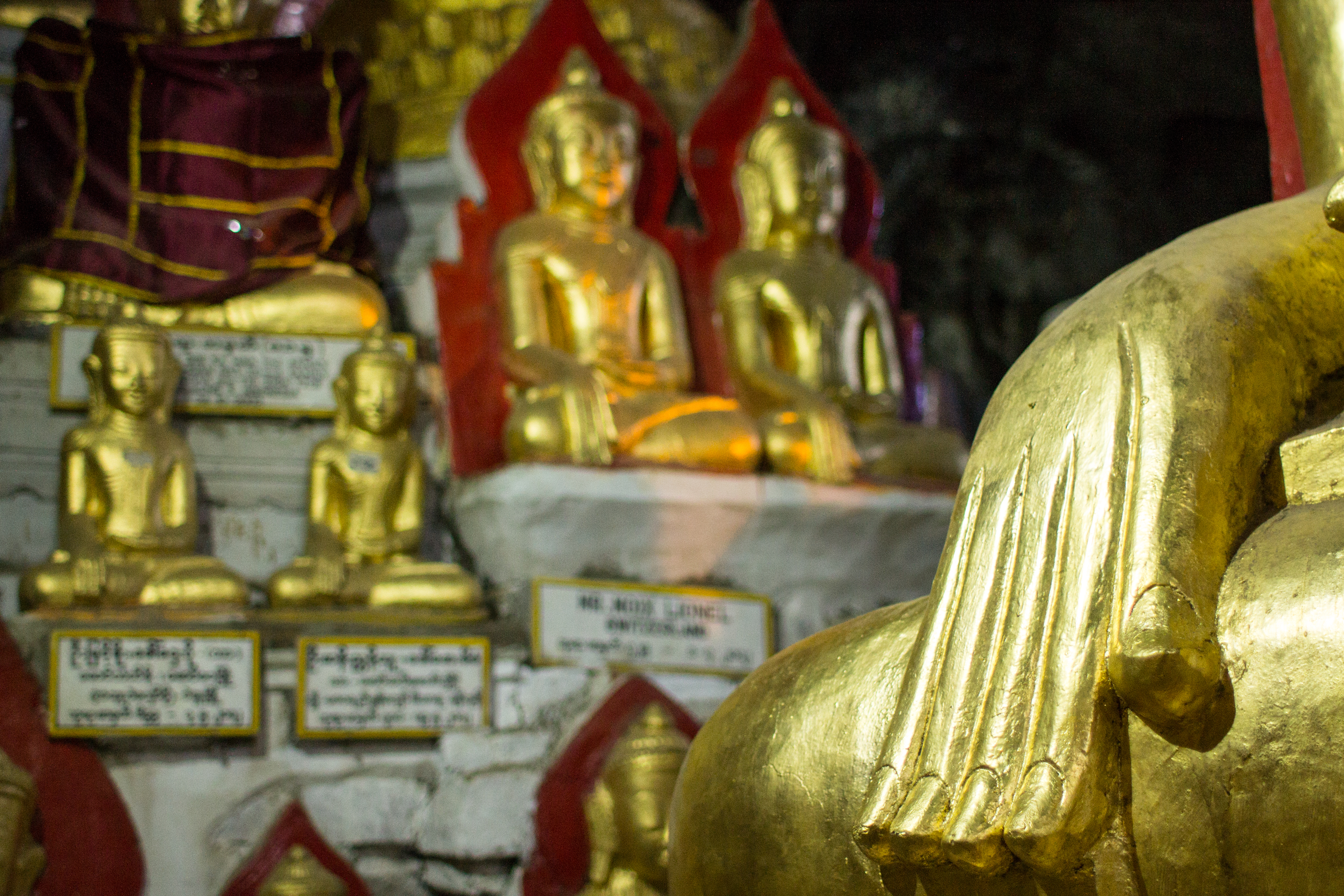 Hand and Buddhas, Pindaya Cave